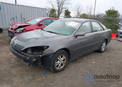 2004 Toyota Camry Le V6 z USA, uszkodzony, nr VIN 4T1BF30K34U588836